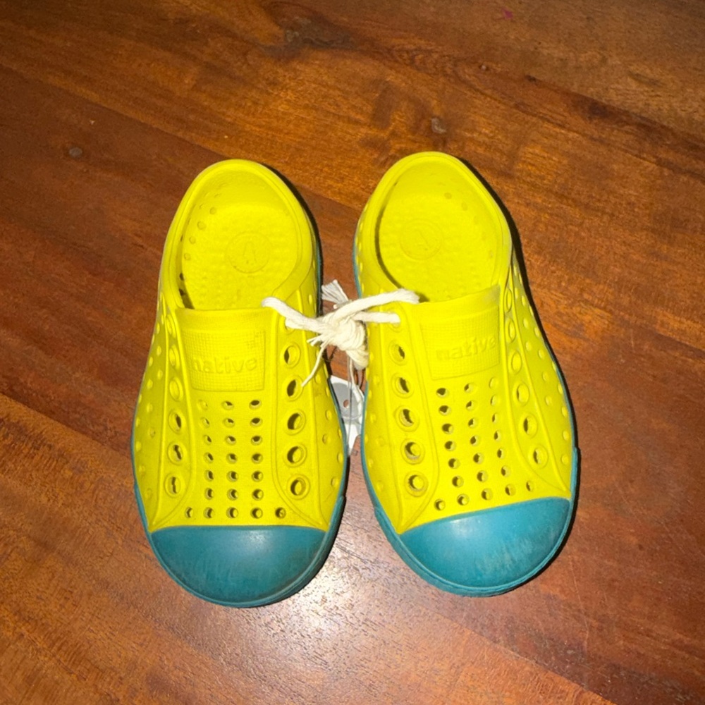 Native Kids Vibrant Yellow and‎ Blue Water Shoes